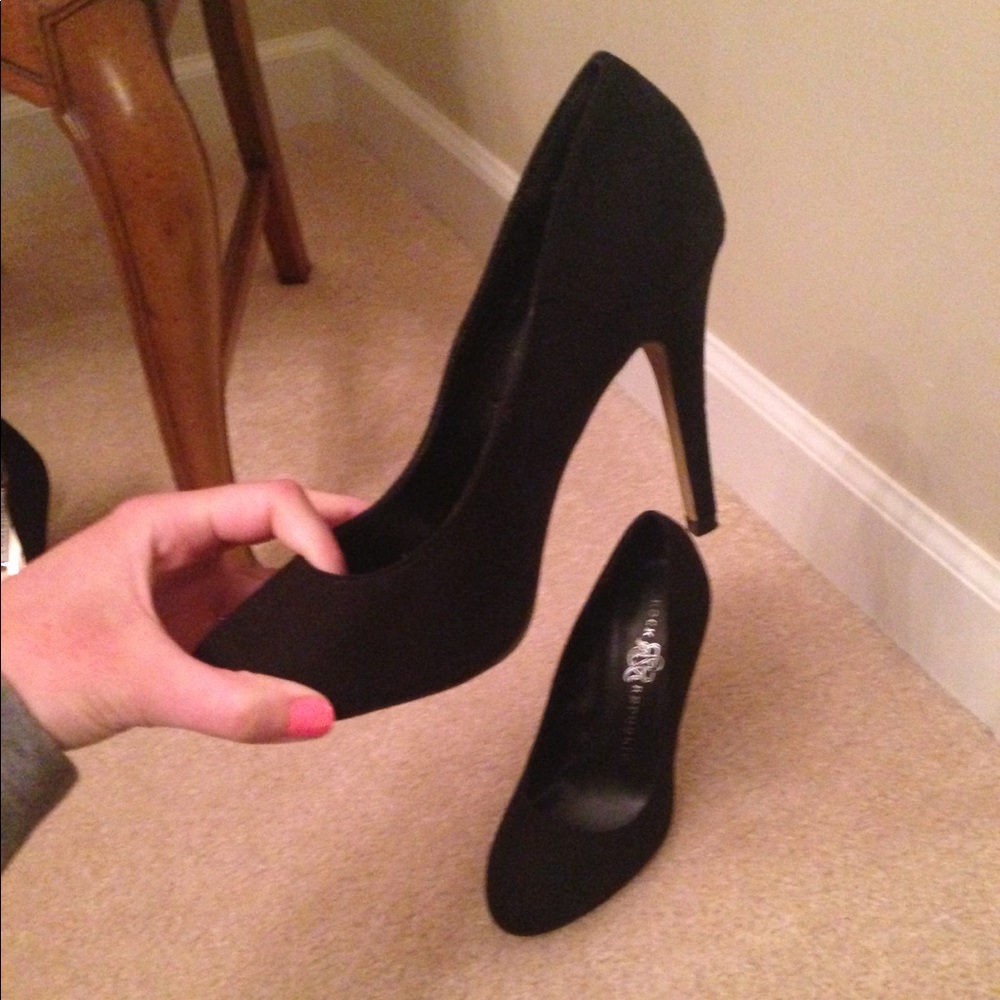 Black Pumps Size 6
